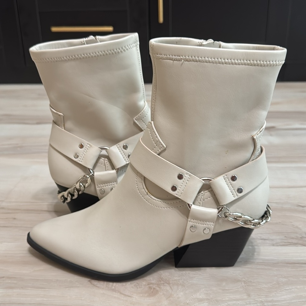 DV Dolce Vita Keeler White Moto Harness Chain Boots Western Biker Booties 7.5 - Picture 3 of 8